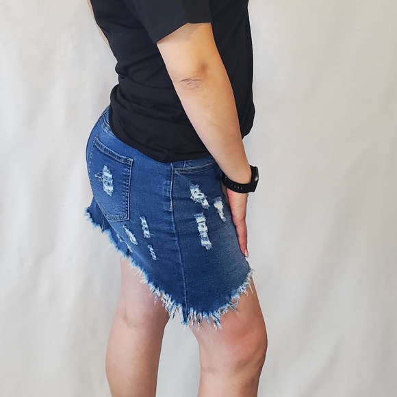 Mini skirt - Picture 2 of 3